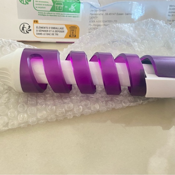 New in box Spiral Curl Ceramic Curling Iron - Picture 3 of 6